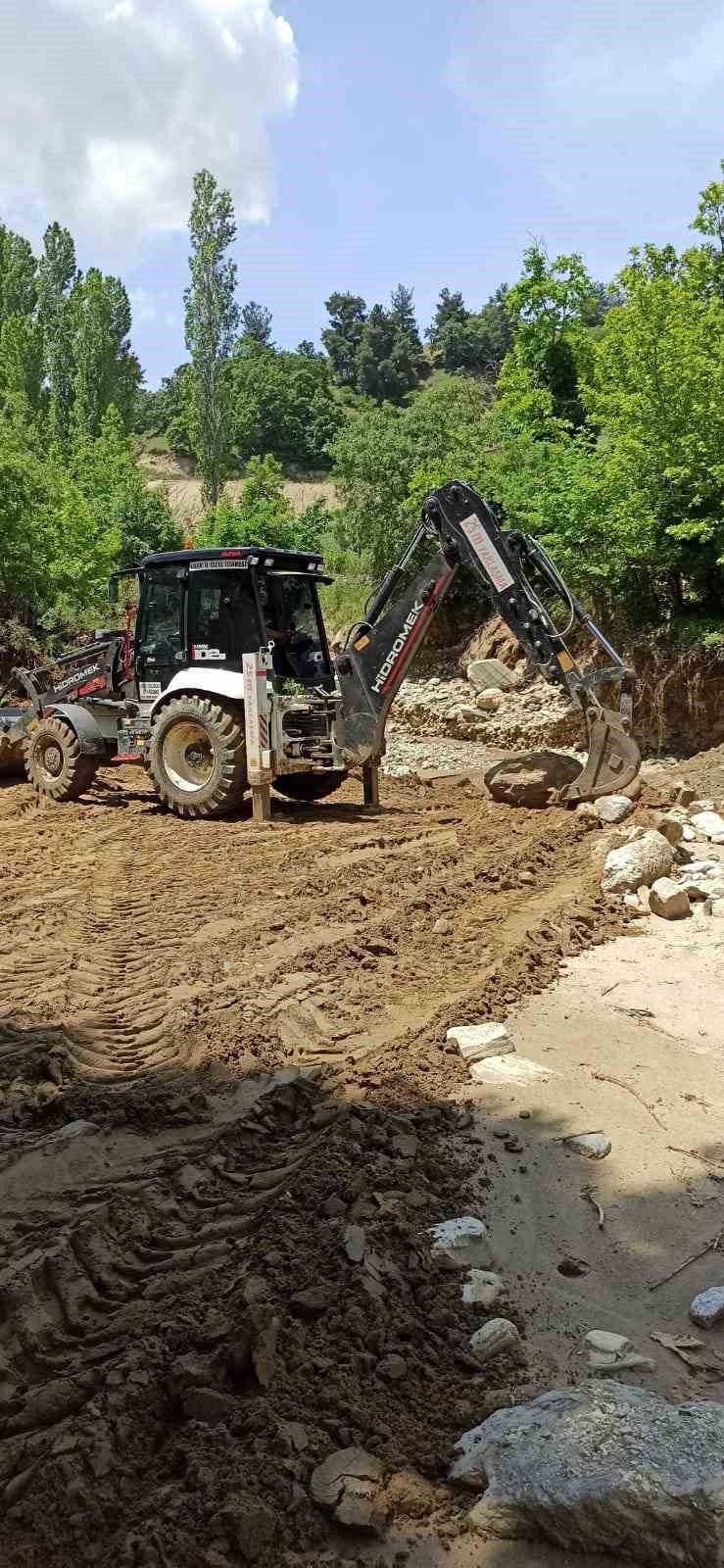 GEÇTİĞİMİZ GÜNLERDE YAĞAN SAĞANAK YAĞMUR SONRASI SELDEN ZARAR GÖREN EŞME