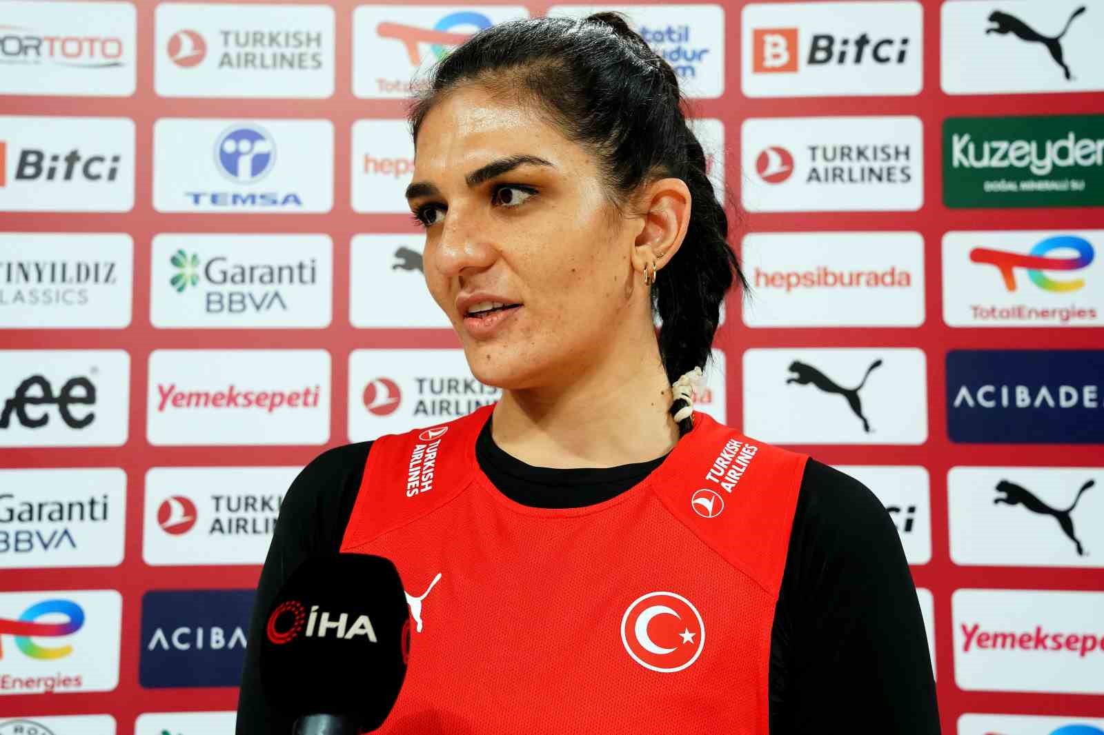 A MİLLİ KADIN BASKETBOL TAKIMI’NIN TECRÜBELİ OYUNCUSU ESRA URAL TOPUZ,