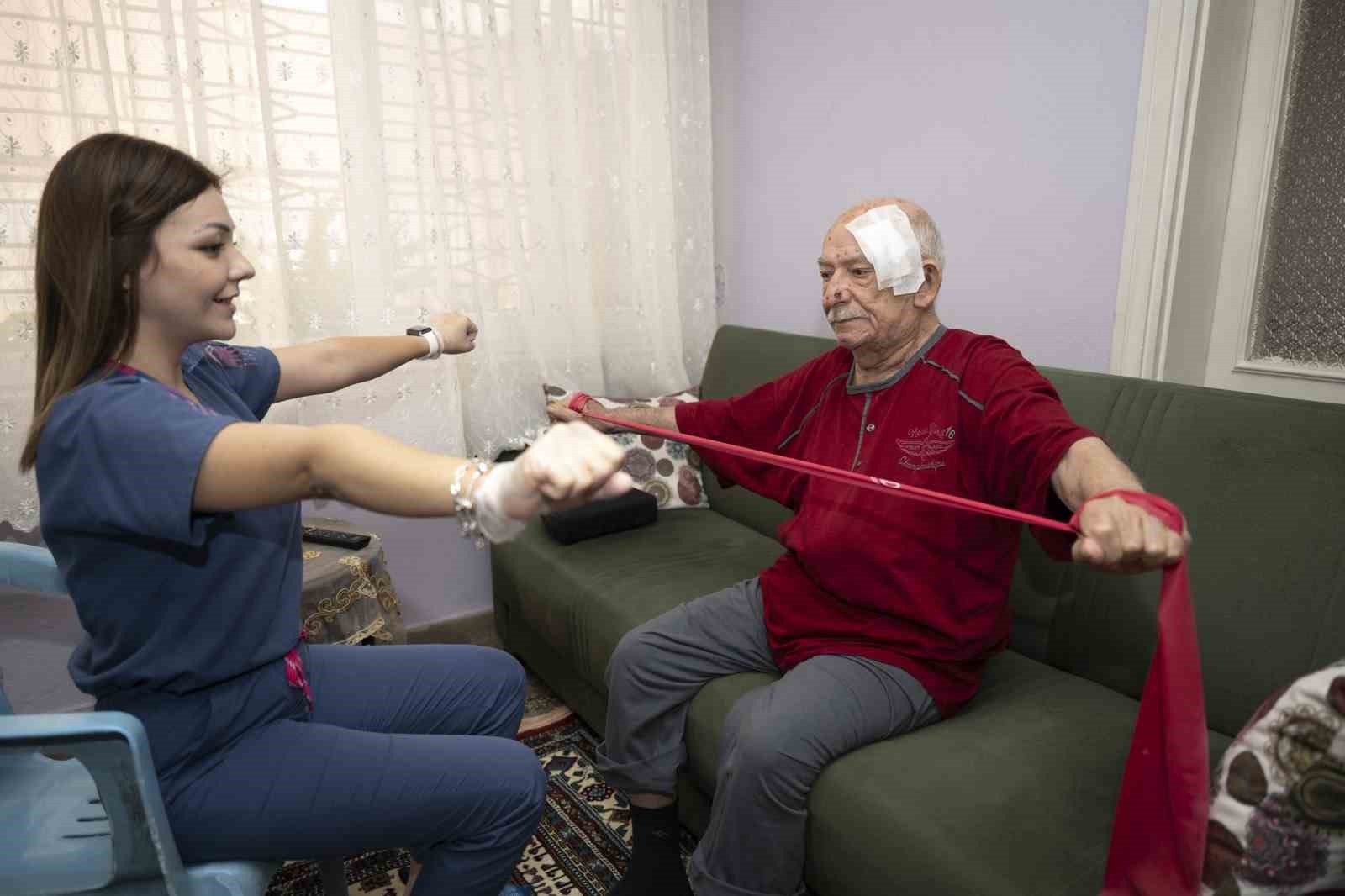 MERSİN'DE GEÇİRDİĞİ KORONAVİRÜSÜN ARDINDAN KAS GÜÇSÜZLÜĞÜ NEDENİYLE YATAĞA BAĞIMLI HALE