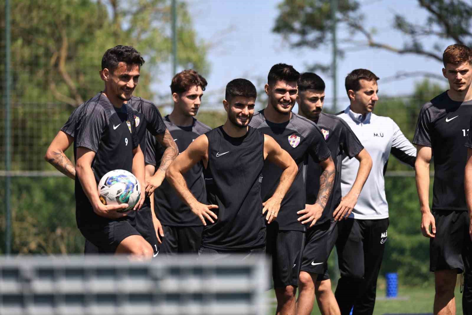 SPOR TOTO 1. LİG EKİPLERİNDEN EYÜPSPOR, YENİ SEZON HAZIRLIKLARINA BAŞLADI.