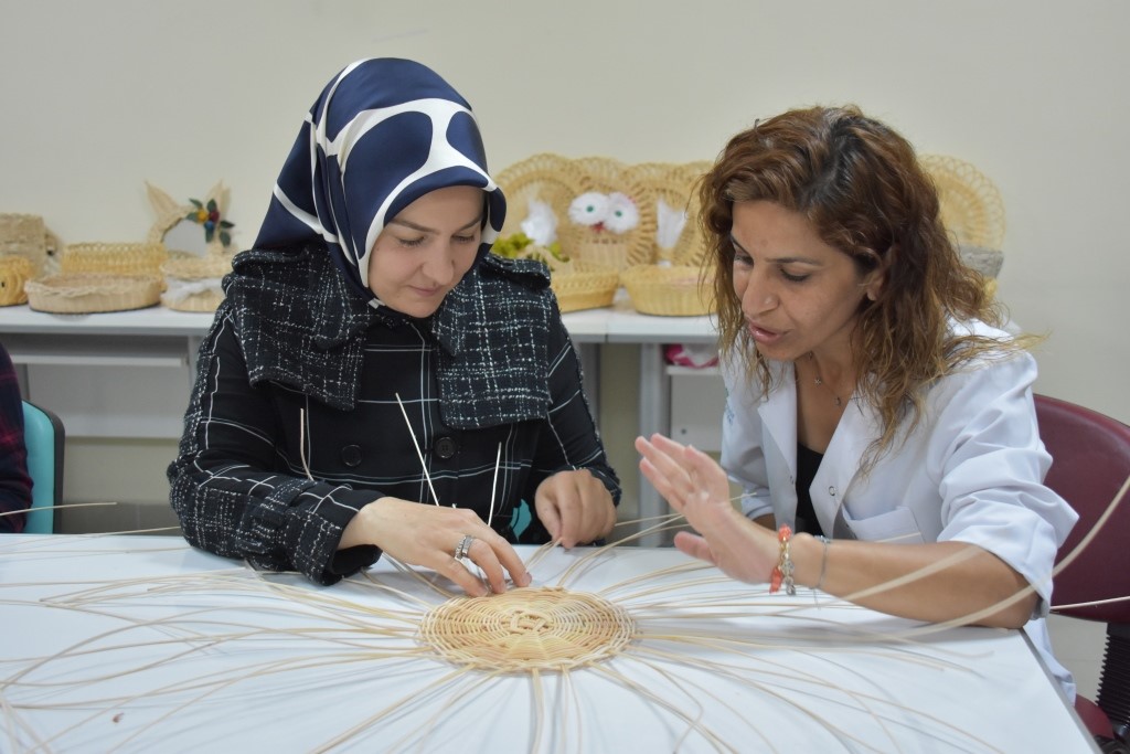 KOCASİNAN BELEDİYE BAŞKANI AHMET ÇOLAKBAYRAKDAR’IN EŞİ FATMA ÇOLAKBAYRAKDAR, KOCASİNAN AKADEMİ