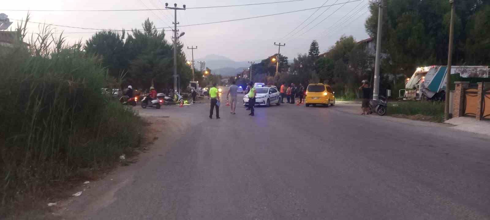 FETHİYE’DE MİNİBÜS, MOTOSİKLETE ÇARPTI; 1 KİŞİ ÖLDÜ