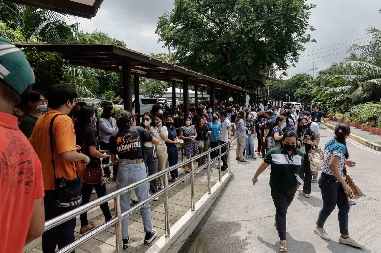 BATANGAS EYALETİNDE MEYDANA GELEN 6.3 BÜYÜKLÜĞÜNDE DEPREM PANİĞE NEDEN OLDU.