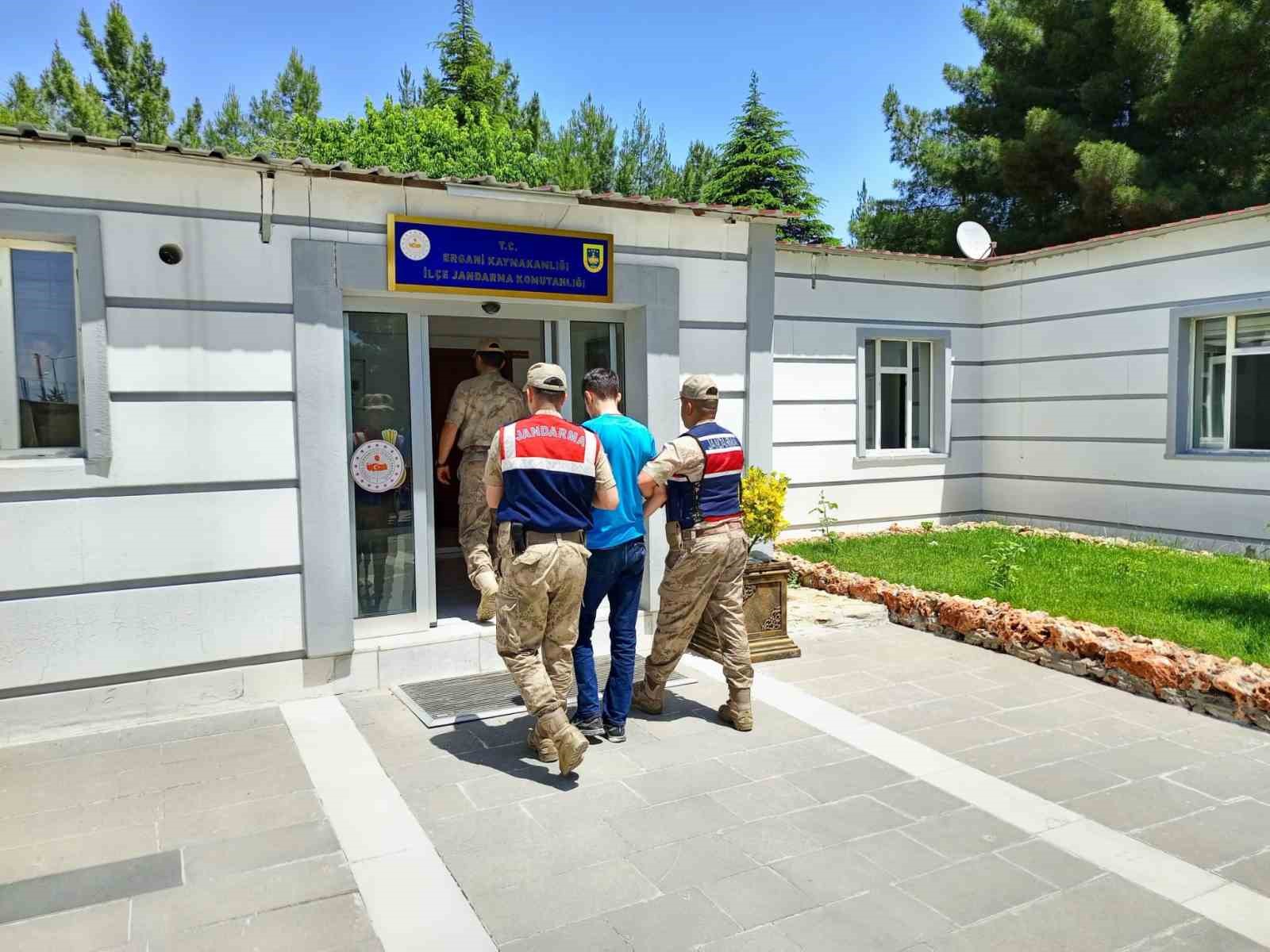 DİYARBAKIR’DA, “KASTEN ÖLDÜRME” SUÇUNDAN ARANAN FİRARİ CİNAYET ZANLISI JANDARMA TİMİ
