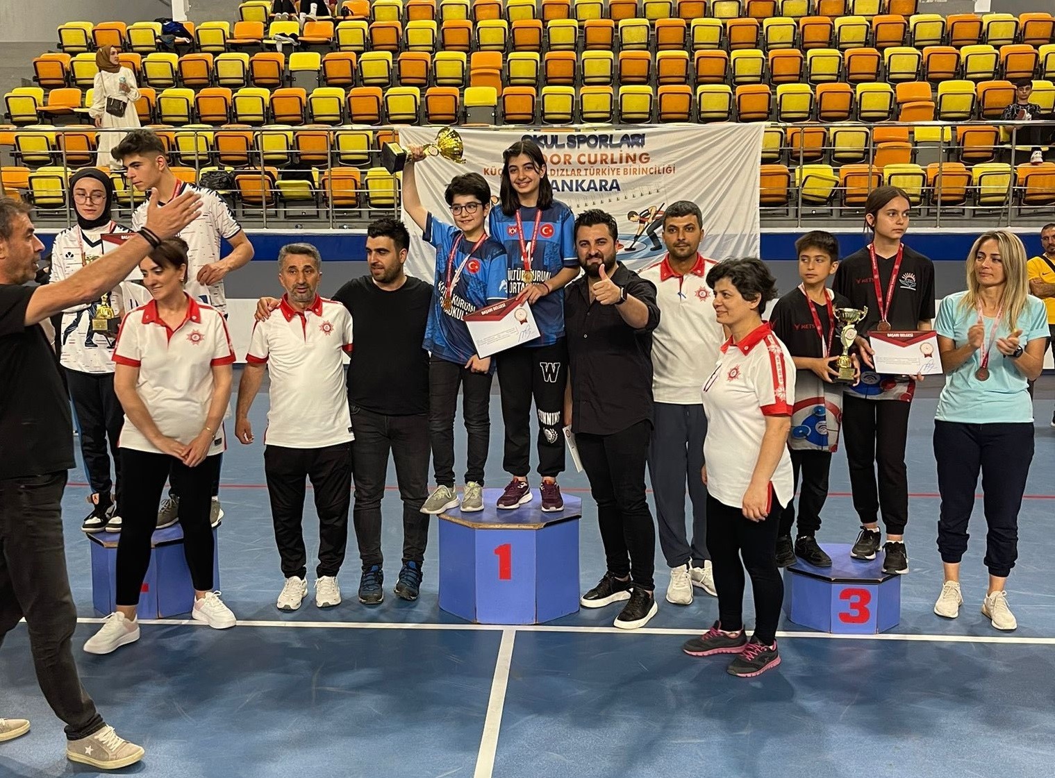 KÜLTÜR KURUMU ORTAOKULU FLOOR CURLİNG YILDIZLAR TÜRKİYE ŞAMPİYONU OLDU
