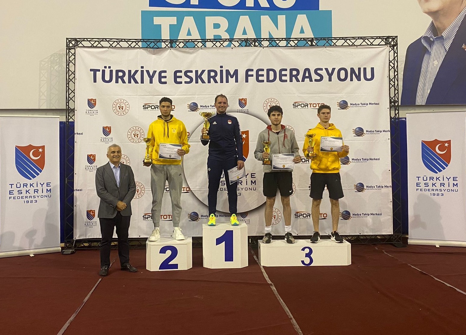 ANKARA’DA BUGÜN DÜZENLENEN BÜYÜKLER FLÖRE FEDERASYON KUPASI’NDA BÜYÜK ERKEKLER VE