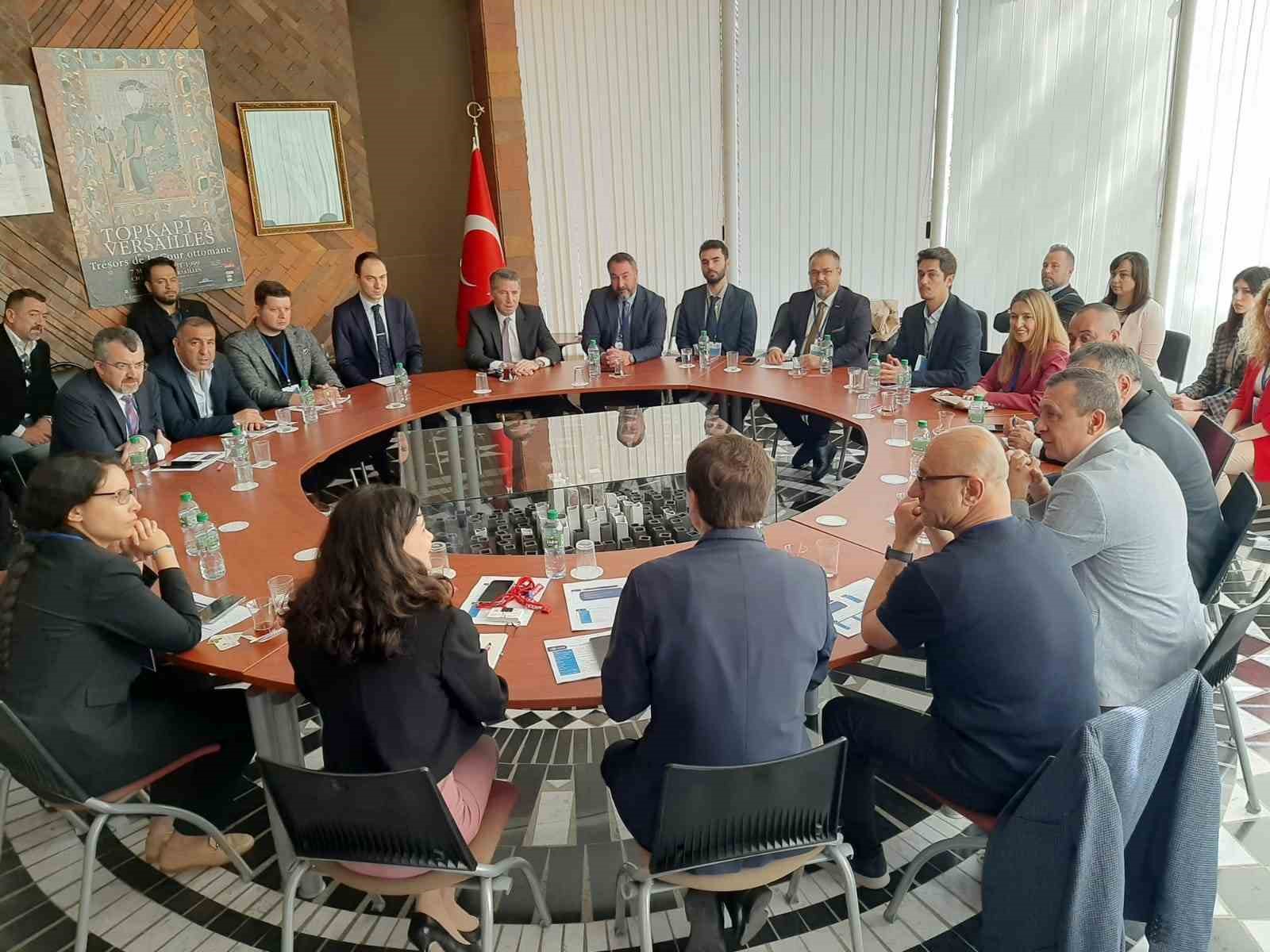 TIBBİ CİHAZ VE MALZEME SEKTÖRÜNDE FAALİYET GÖSTEREN İZMİR TİCARET ODASINA