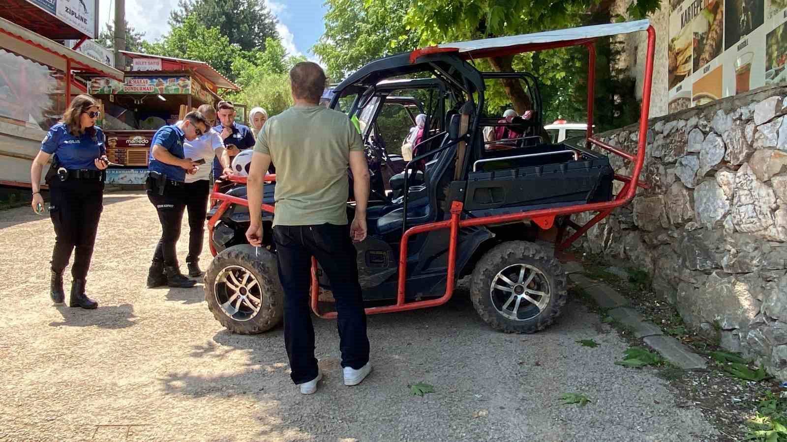 KOCAELİ'NİN KARTEPE İLÇESİNDE FRENİ TUTMAYAN ATV, ÖNÜNDE SEYİR HALİNDE OLAN