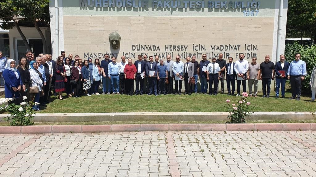 FIRAT ÜNİVERSİTESİ (FÜ) MÜHENDİSLİK FAKÜLTESİ ÖĞRETİM ÜYELERİ İÇERİSİNDE YAPILAN DEĞERLENDİRME