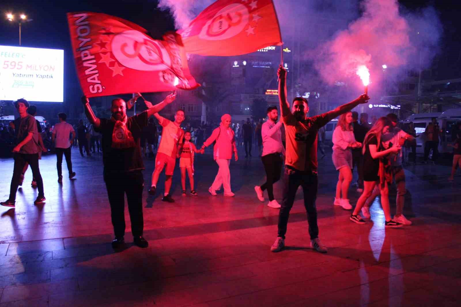 SPOR TOTO SÜPER LİG'İ BİTMEDEN ŞAMPİYONLUĞU GARANTİLEYEN GALATASARAY, FENERBAHÇE DERBİSİNİN