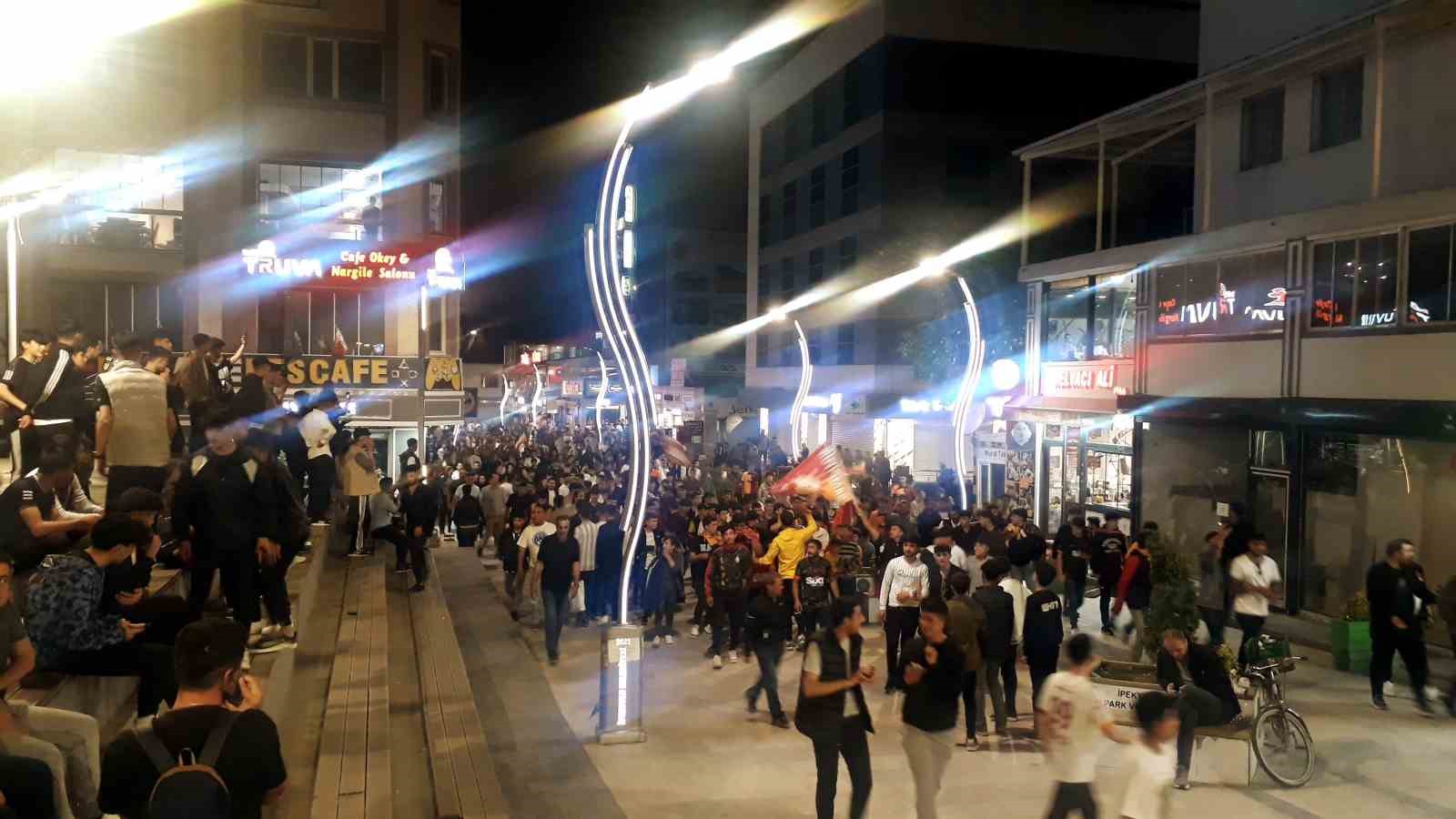 FENERBAHÇE İLE BU SEZONUN SON DERBİSİNE ÇIKAN GALATASARAY'IN ÜSTÜNLÜĞÜYLE SONA