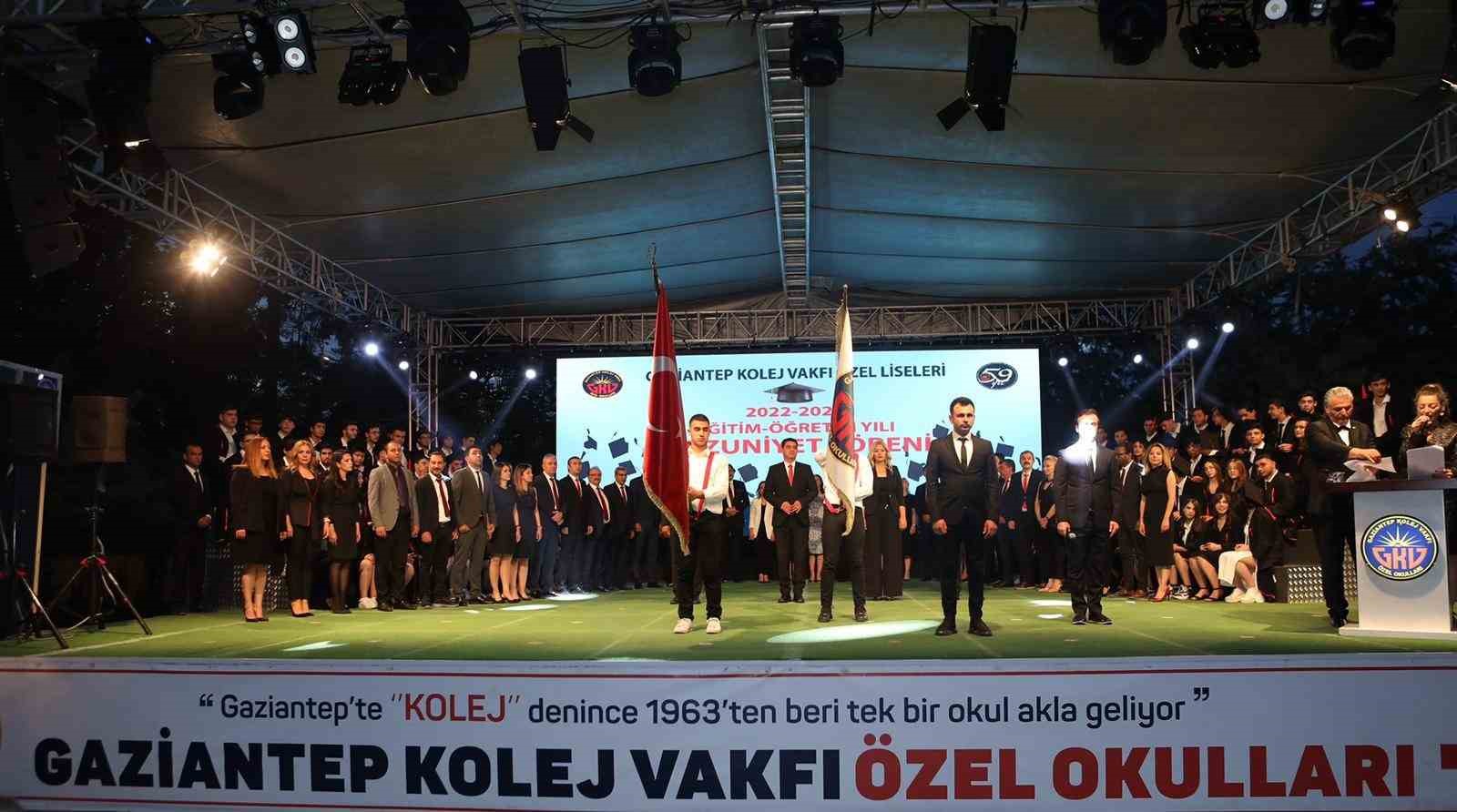 GAZİANTEP KOLEJ VAKFI’NDA MEZUNİYET HEYECANI
