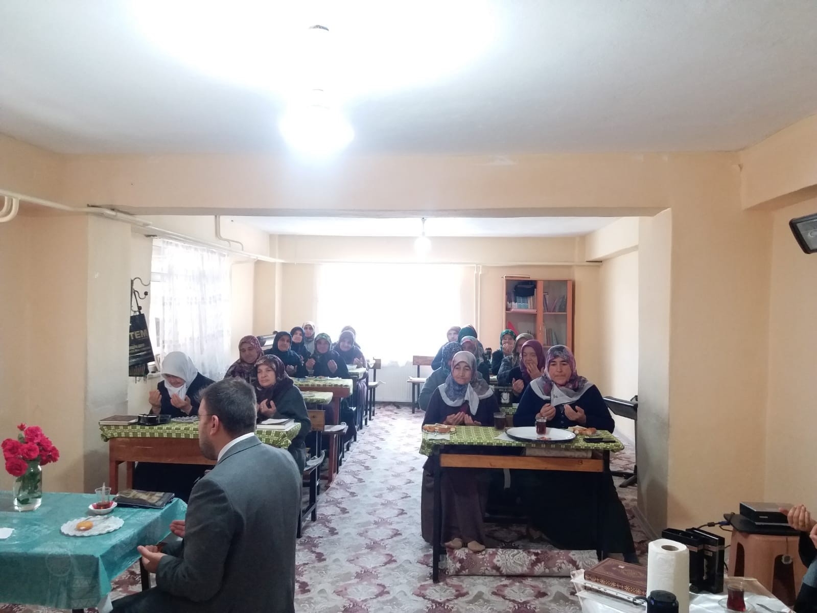 GEDİZLİ KADINLAR AZİMLERİYLE KUR’AN-I KERİM ÖĞRENDİLER