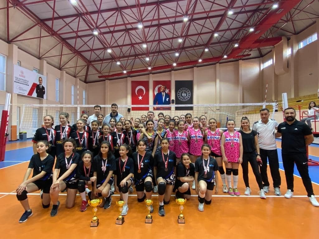 KAYSERİ’DE VOLEYBOL ALTYAPISINI GELİŞTİRMEK VE GELECEĞİN VOLEYBOLCULARINI BELİRLEMEK AMACIYLA MİNİ