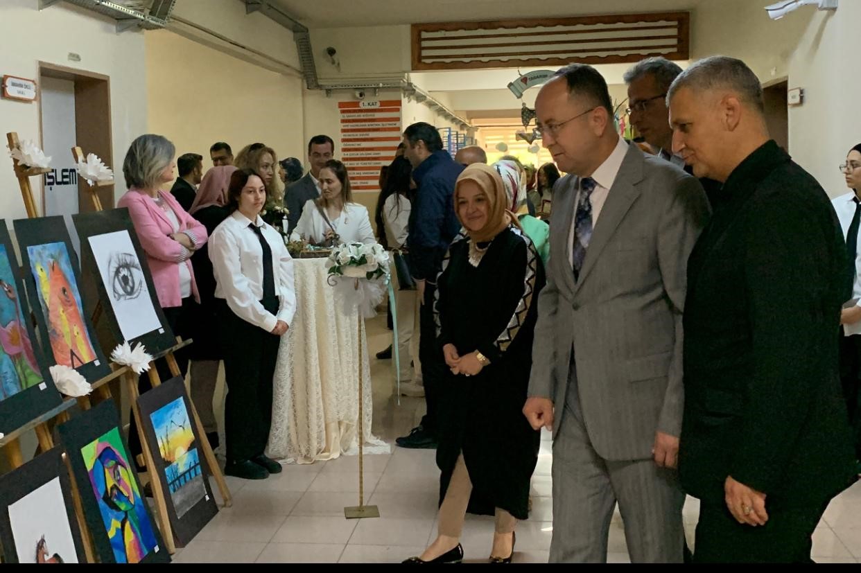 ZÜBEYDE HANIM MESLEKİ VE TEKNİK ANADOLU LİSESİ ÖĞRENCİLERİ YIL BOYU