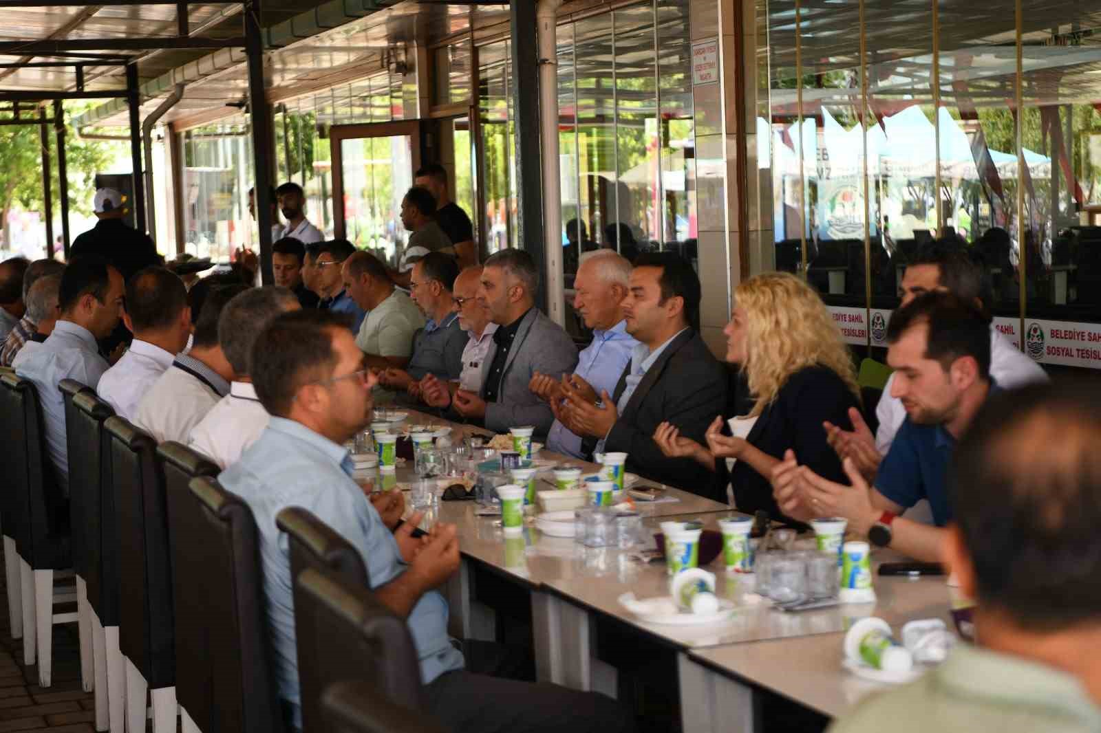 ÇANAKKALE'NİN LAPSEKİ İLÇESİNDE BU YIL 38’İNCİSİ DÜZENLENEN KİRAZ FESTİVALİ ÇERÇEVESİNDE