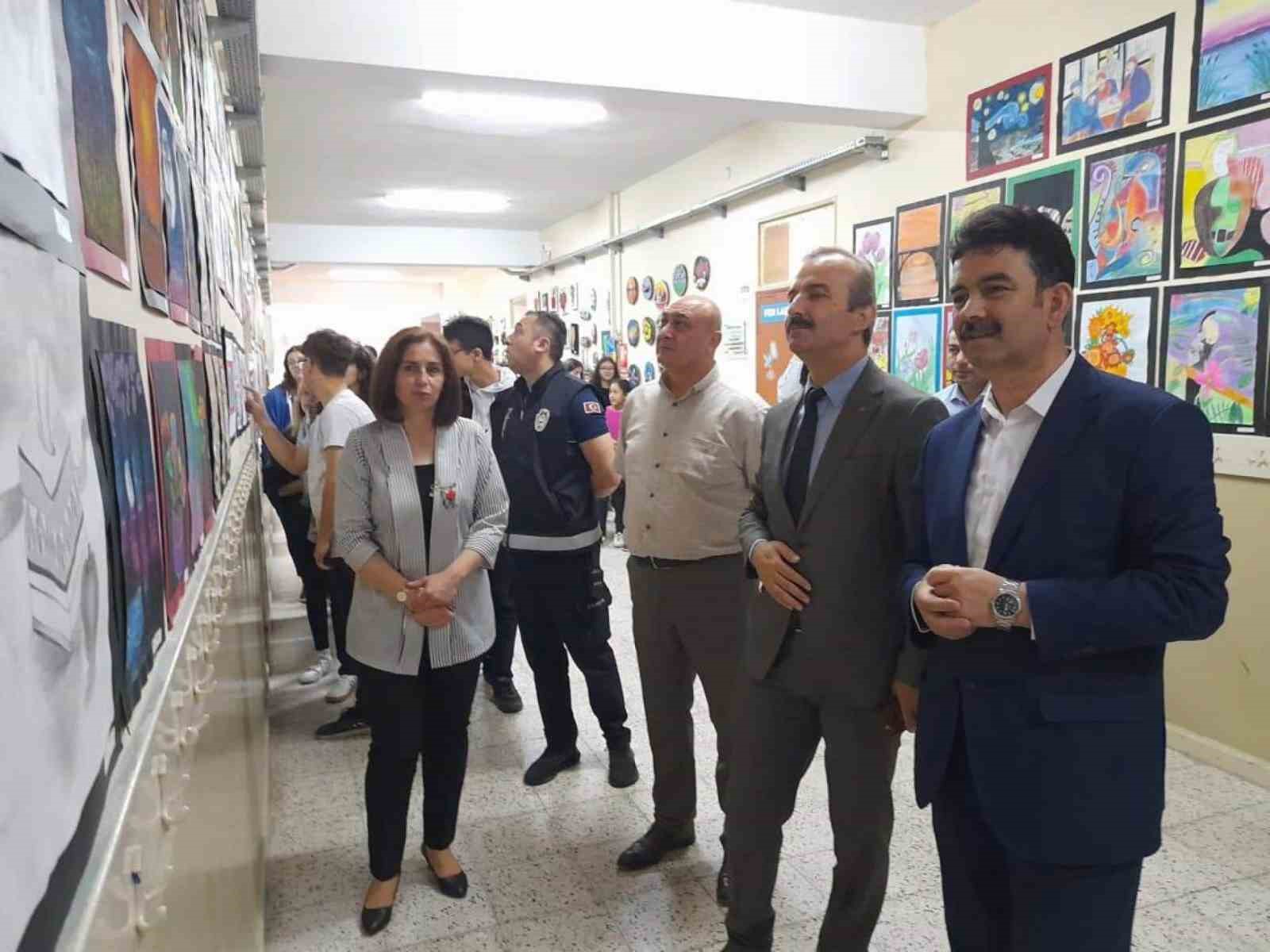 ZONGULDAK’IN ÇAYCUMA İLÇESİNDE BULUNAN GEMİCİLER ORTAOKULU'NDA GÖRSEL SANATLAR DERSİ İÇERİSİNDE