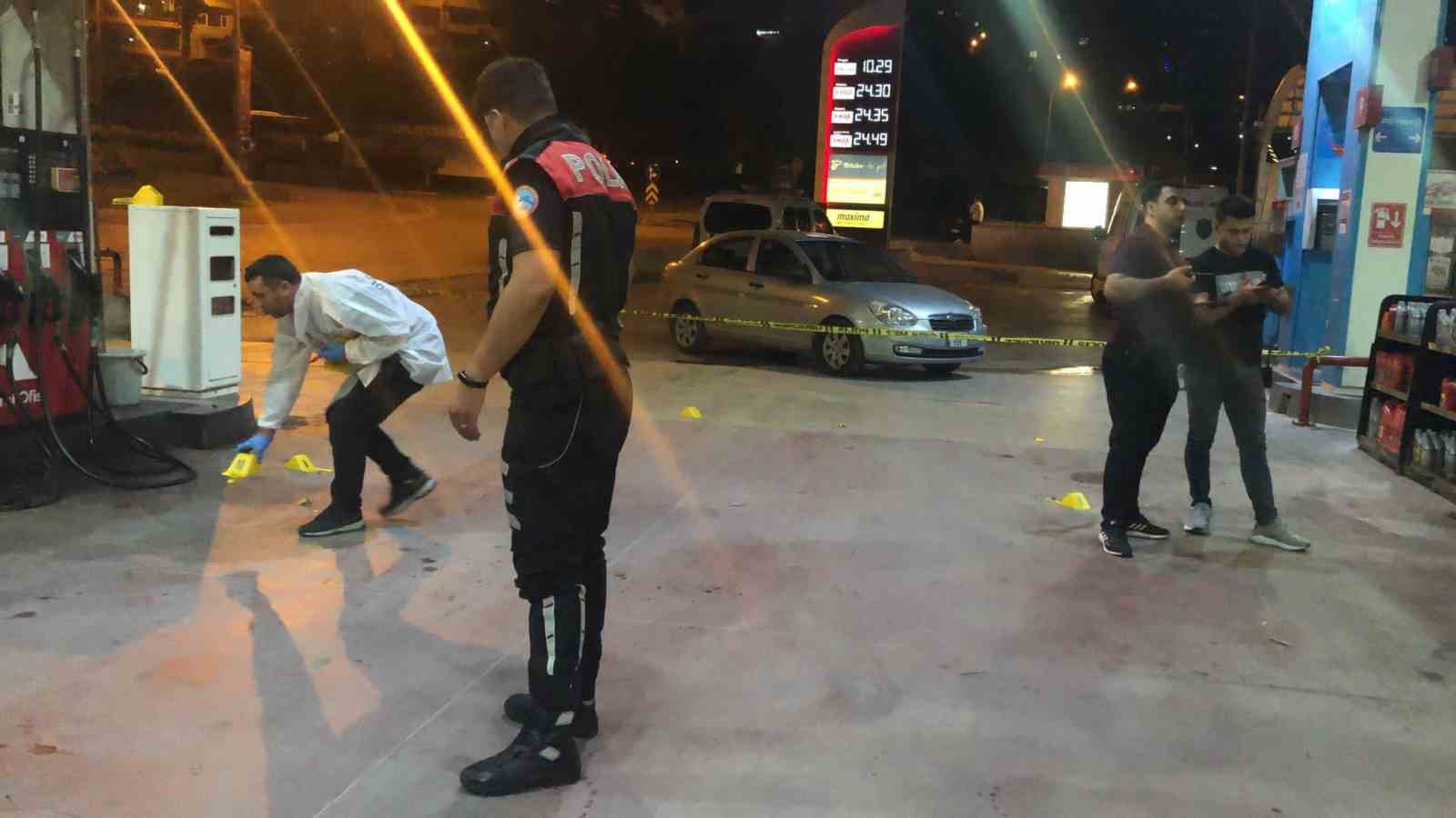 GEMLİK DÖRTYOL MEVKİİNDE MEYDANA GELEN OLAYDA İKİ KİŞİ SİLAHLA YARALANDI.