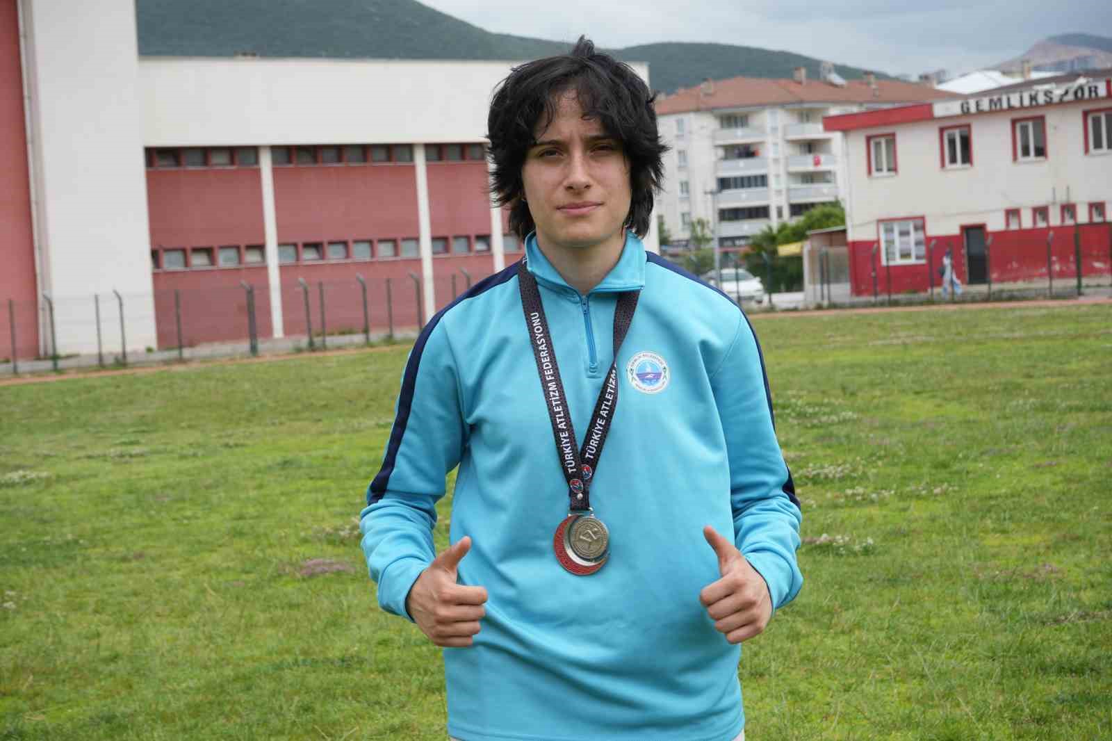GEMLİK BELEDİYESPOR ATLETİZM TAKIMININ BAŞARILI SPORCUSU BEYZANUR TOPÇU MİLLİ TAKIMA