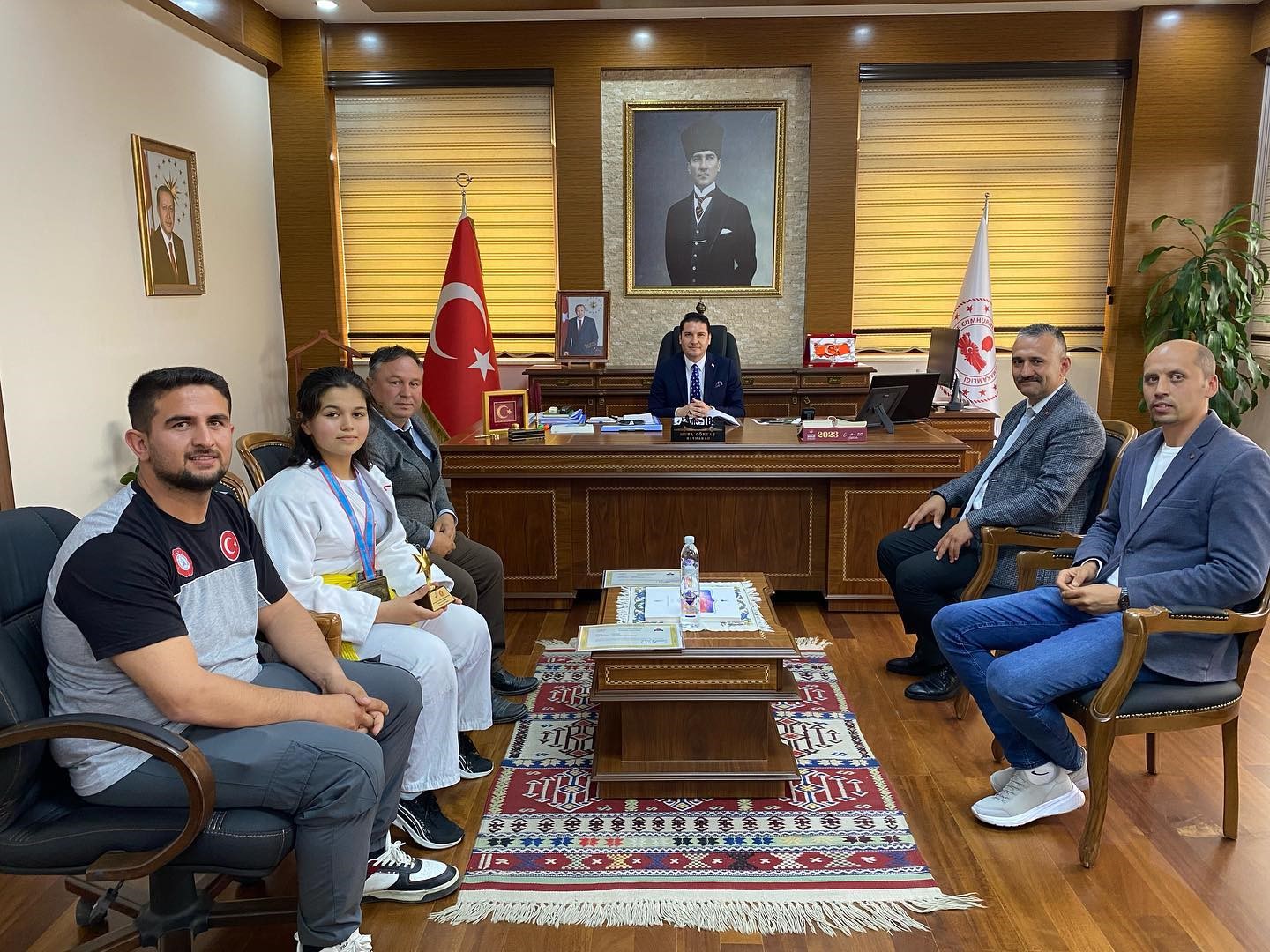 GENÇ SPORCU ÖDÜLLENDİRİLDİ