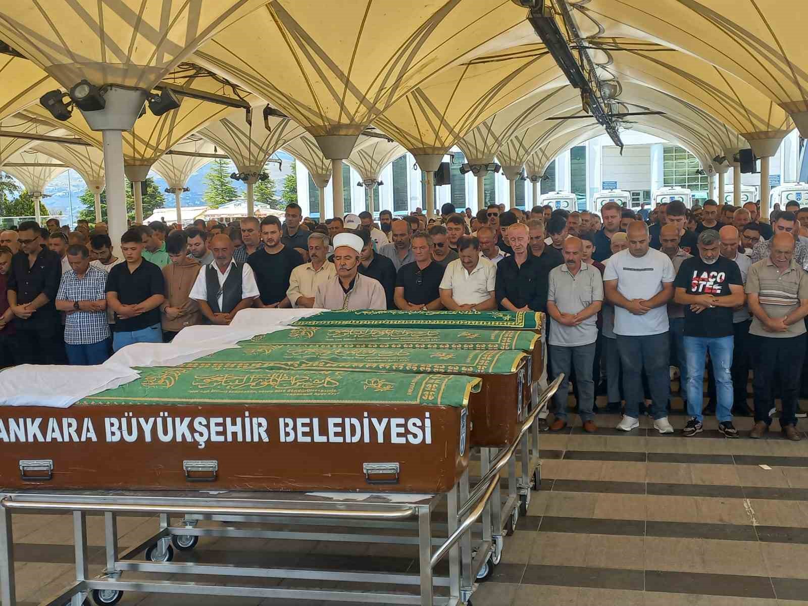 TRAFİK KAZASINDA HAYATINI KAYBEDEN GENÇ VOLEYBOLCU MİRAY KARASU, SON YOLCULUĞUNA