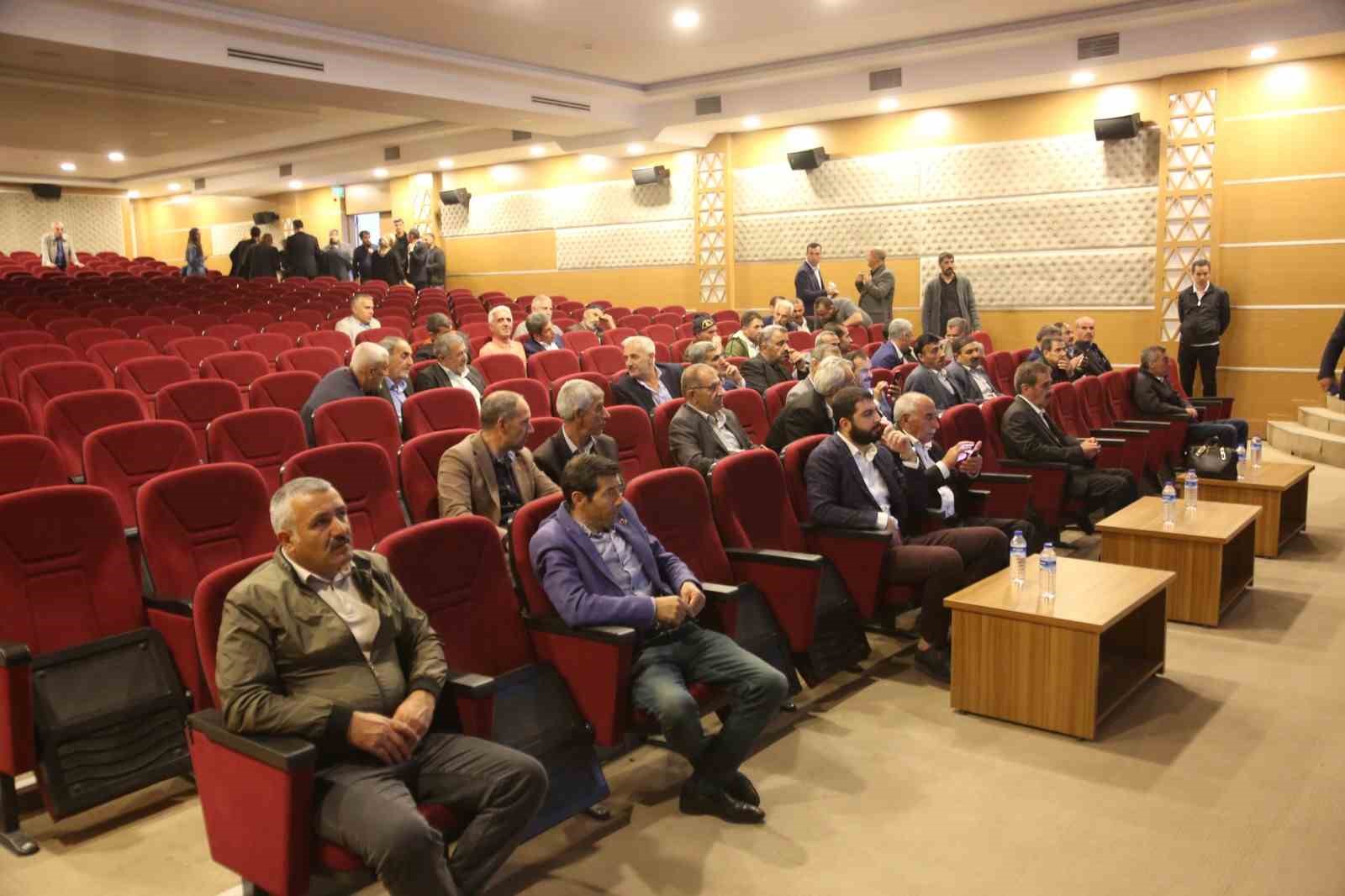 BİNGÖL’ÜN GENÇ İLÇE HALK SAĞLIĞI MÜDÜRLÜĞÜ EKİPLERİ İLÇEDE KIRIM KONGO
