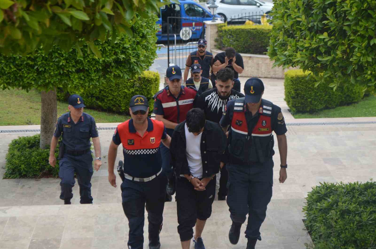 MUĞLA’NIN MARMARİS İLÇESİNDE YURT DIŞINA KAÇMA PLANI YAPAN DÜZENSİZ GÖÇMENLERİ