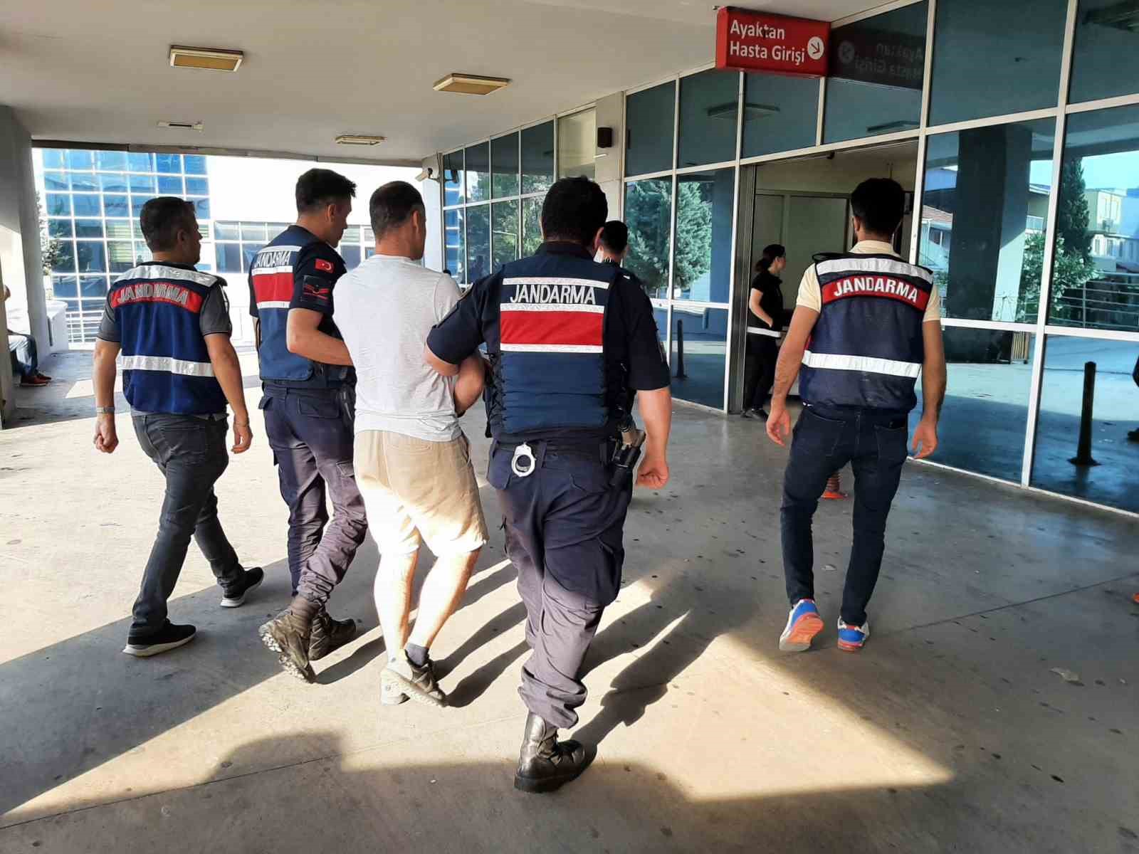 YASA DIŞI YOLLARLA YURT DIŞINA ÇIKMAK İSTEYENLERE ARACILIK ETTİĞİ DEĞERLENDİRİLEN