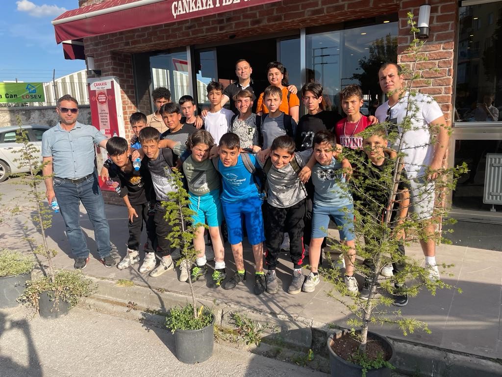 ESKİŞEHİR U13 LİGİNDE D GURUBUNDA MÜCADELE EDEN GÖKMEYDAN SPOR YÖNETİMİ,