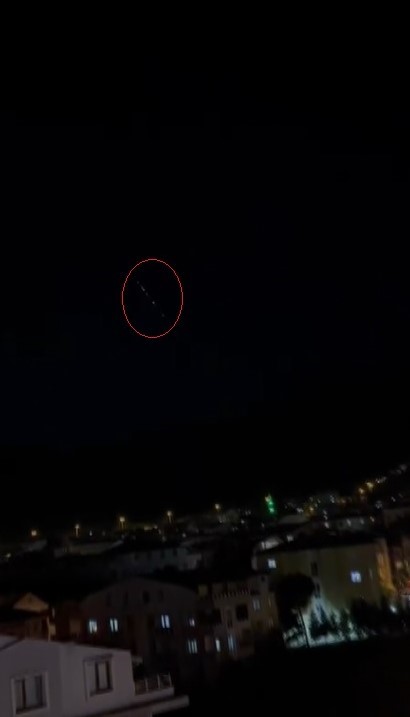 KOCAELİ'DE ŞEHRİN FARKLI NOKTALARINDAN GÖRÜNTÜLENEN GÖKYÜZÜNDE Kİ SIRALI HALEDEKİ IŞIK