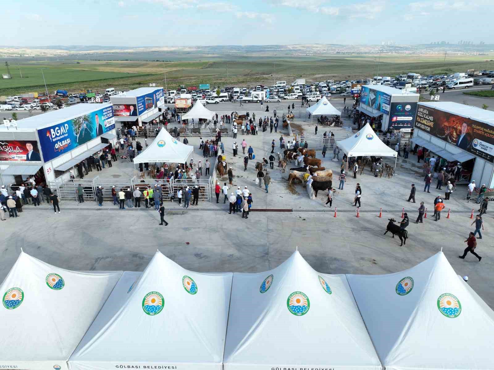 VATANDAŞLARIN HER İHTİYACINI KARŞILAYABİLDİĞİ GÖLBAŞI MODERN KURBAN SATIŞ VE KESİM