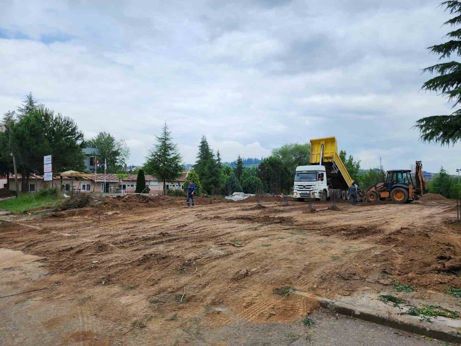 GÖLCÜK BELEDİYESİ BAŞKANI ALİ YILDIRIM SEZER, İHALESİ SONUÇLANAN DÜZAĞAÇ MAHALLESİ