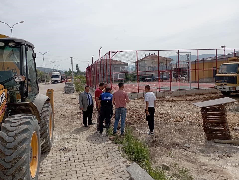 GÖLPAZARI BELEDİYE BAŞKAN VEKİLİ UFUK BOZKAN, İNŞAATI DEVAM EDEN YÜZME