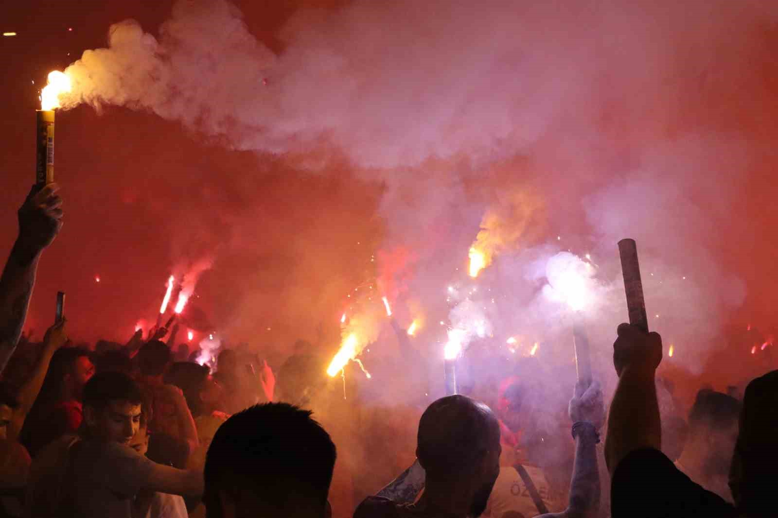 İZMİR’İN KÖKLÜ KULÜPLERİNDEN OLAN GÖZTEPE, KURULUŞUNUN 98. YIL DÖNÜMÜNÜ KUTLADI.