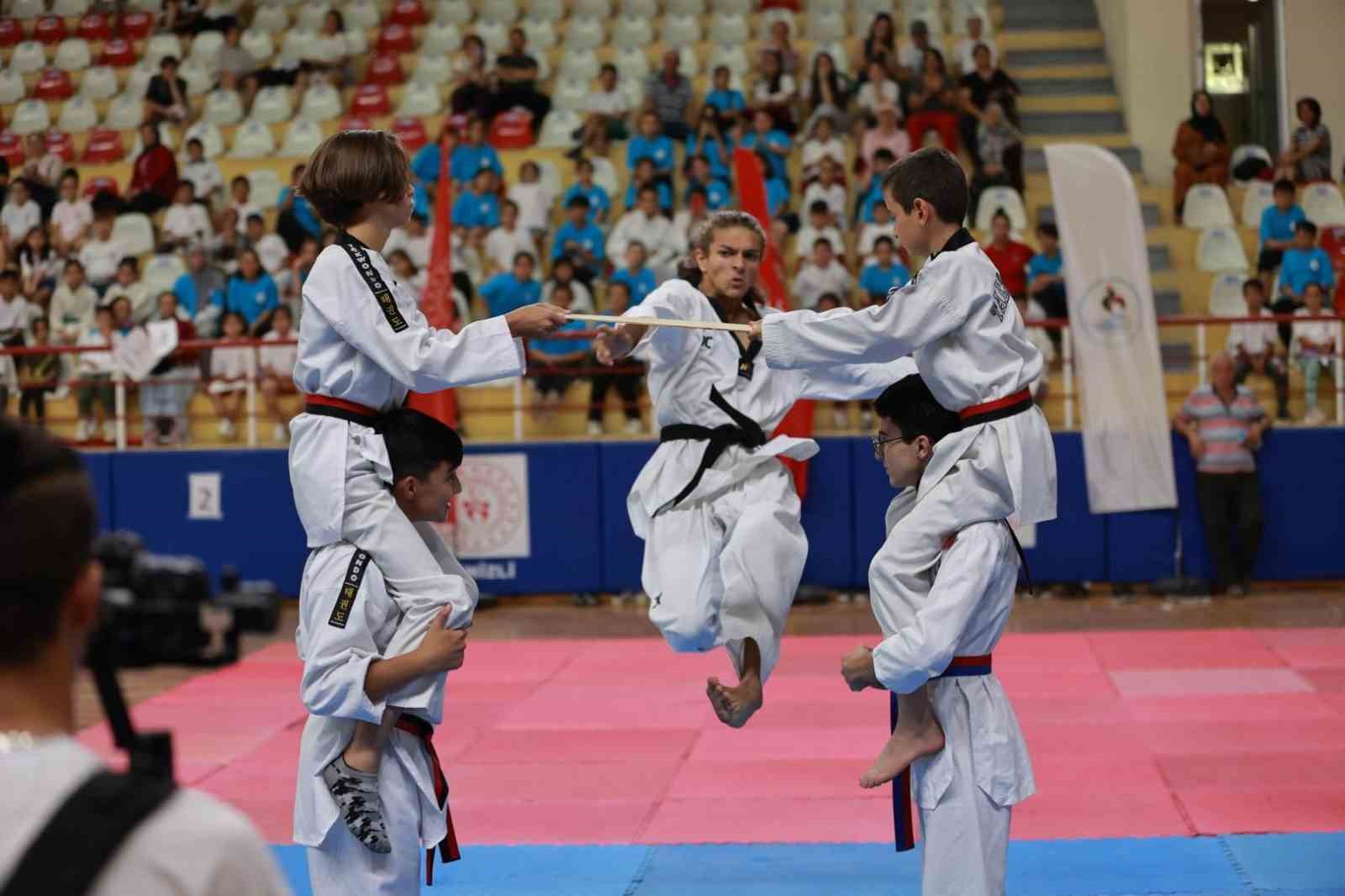 YAZ TATİLİYLE BİRLİKTE ÇOCUKLARIN SABIRSIZLIKLA BEKLEDİĞİ GSB SPOR OKULLARI KAPILARINI