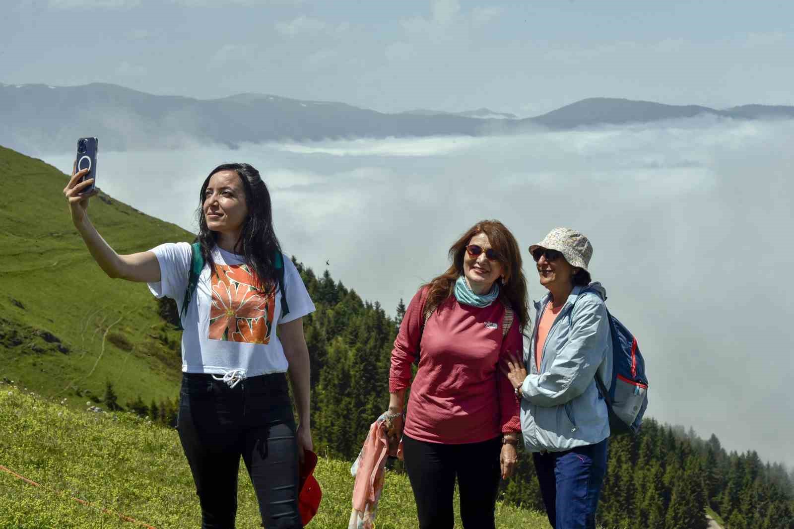 SAYISIZ SARP DAĞLARI, DERİN VADİLERİ, 430’DAN FAZLA YAYLASIYLA HER MEVSİM
