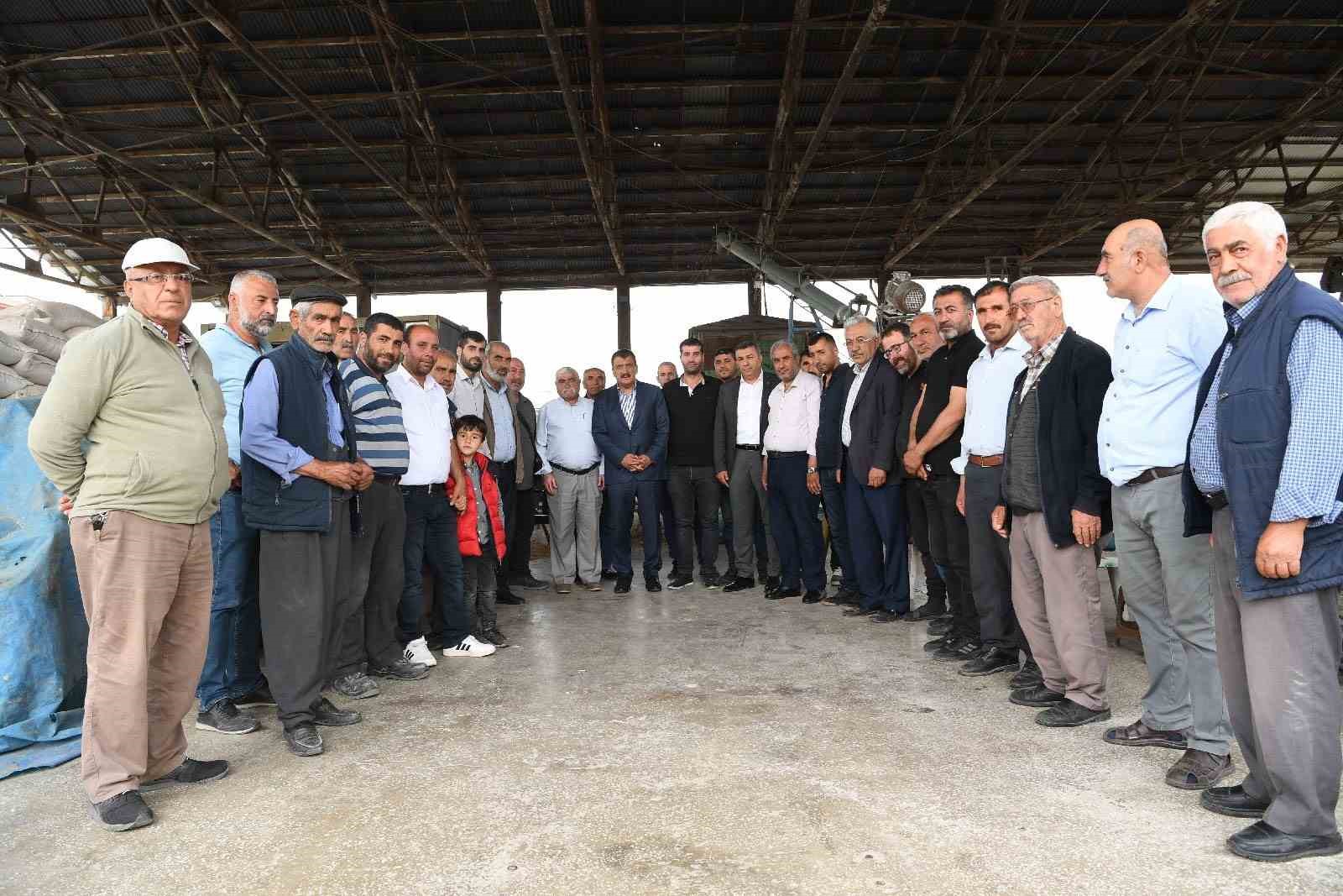 BUĞDAY PAZARI ESNAFLARIYLA BİR ARAYA GELEREK İSTİŞARELERDE BULUNAN MALATYA BÜYÜKŞEHİR
