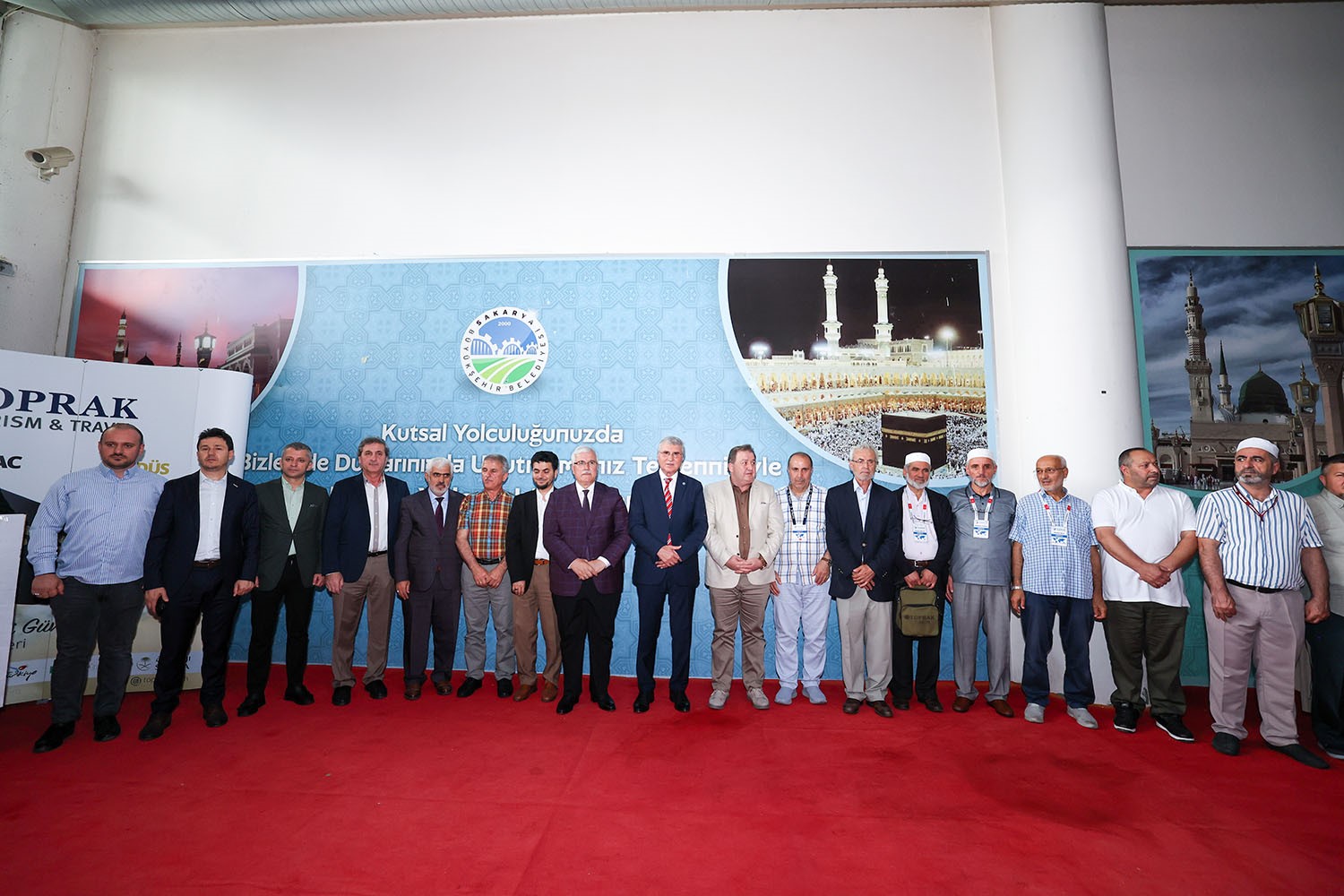 HAC VAZİFESİ İÇİN KUTSAL TOPRAKLARA YOLA ÇIKAN VATANDAŞLAR DUALARLA UĞURLANDI.