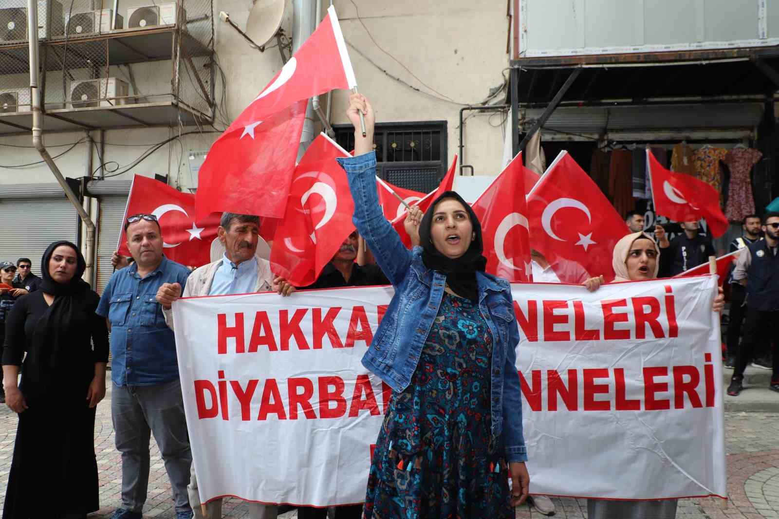 HAKKARİ'DE ÇOCUKLARI TERÖR ÖRGÜTÜ PKK TARAFINDAN KAÇIRILAN AİLELERİN EYLEMİ 46'NCI