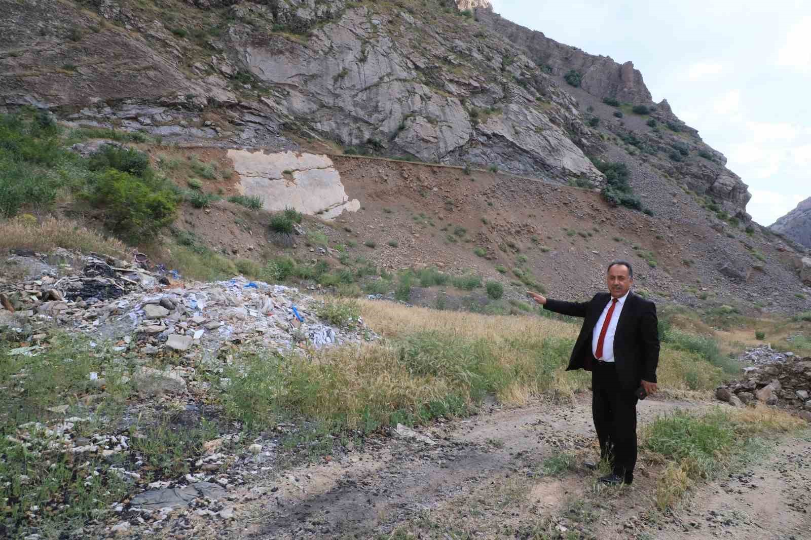 HAKKARİ BELEDİYE BAŞKANLIĞI TARAFINDAN YENİ HAFRİYAT DÖKÜM ALANI HAKKARİ-ÇUKURCA KARAYOLU
