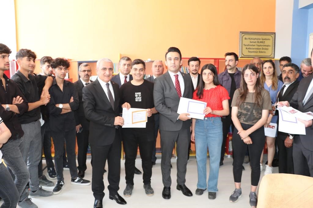HAKKARİ’DE 92 BİN ÖĞRENCİ BUGÜN İTİBARİYLE KARNELERİNİ ALARAK TATİLE GİRDİ.