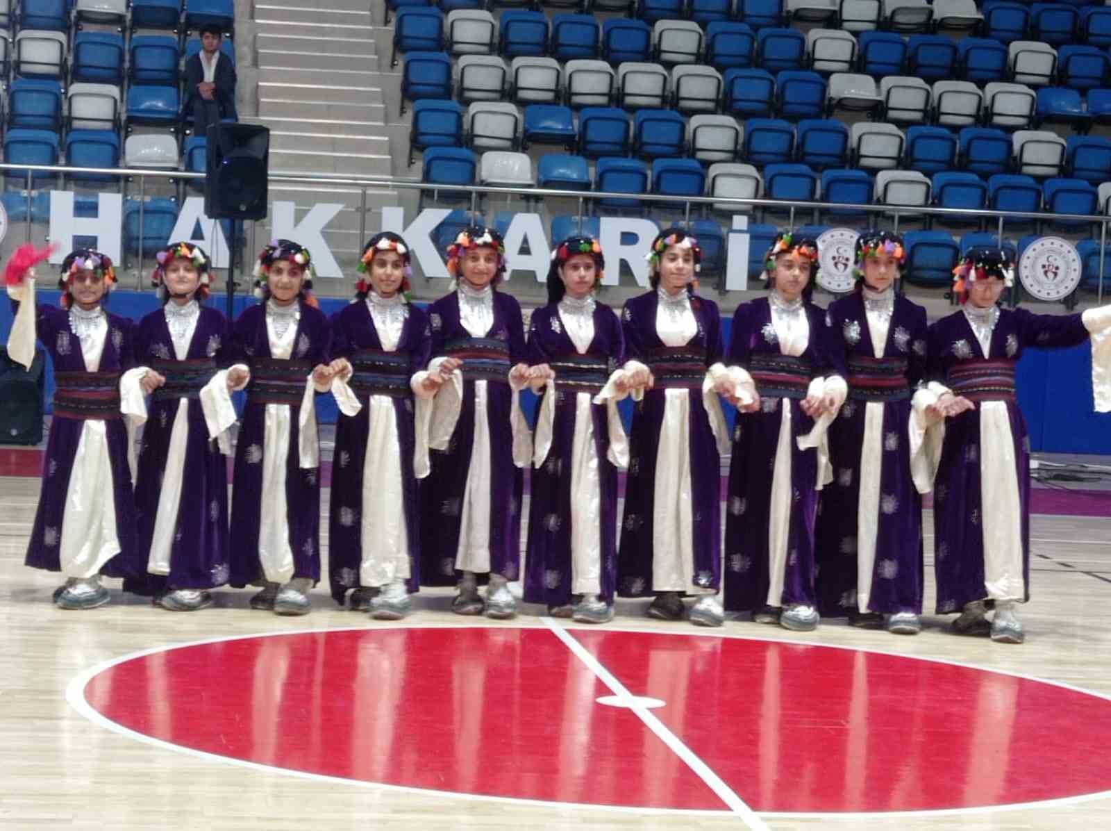 HAKKARİ GENÇLİK VE SPOR MÜDÜRLÜĞÜNCE “KULÜPLER ARASI HALK OYUNLARI YARIŞMASI”