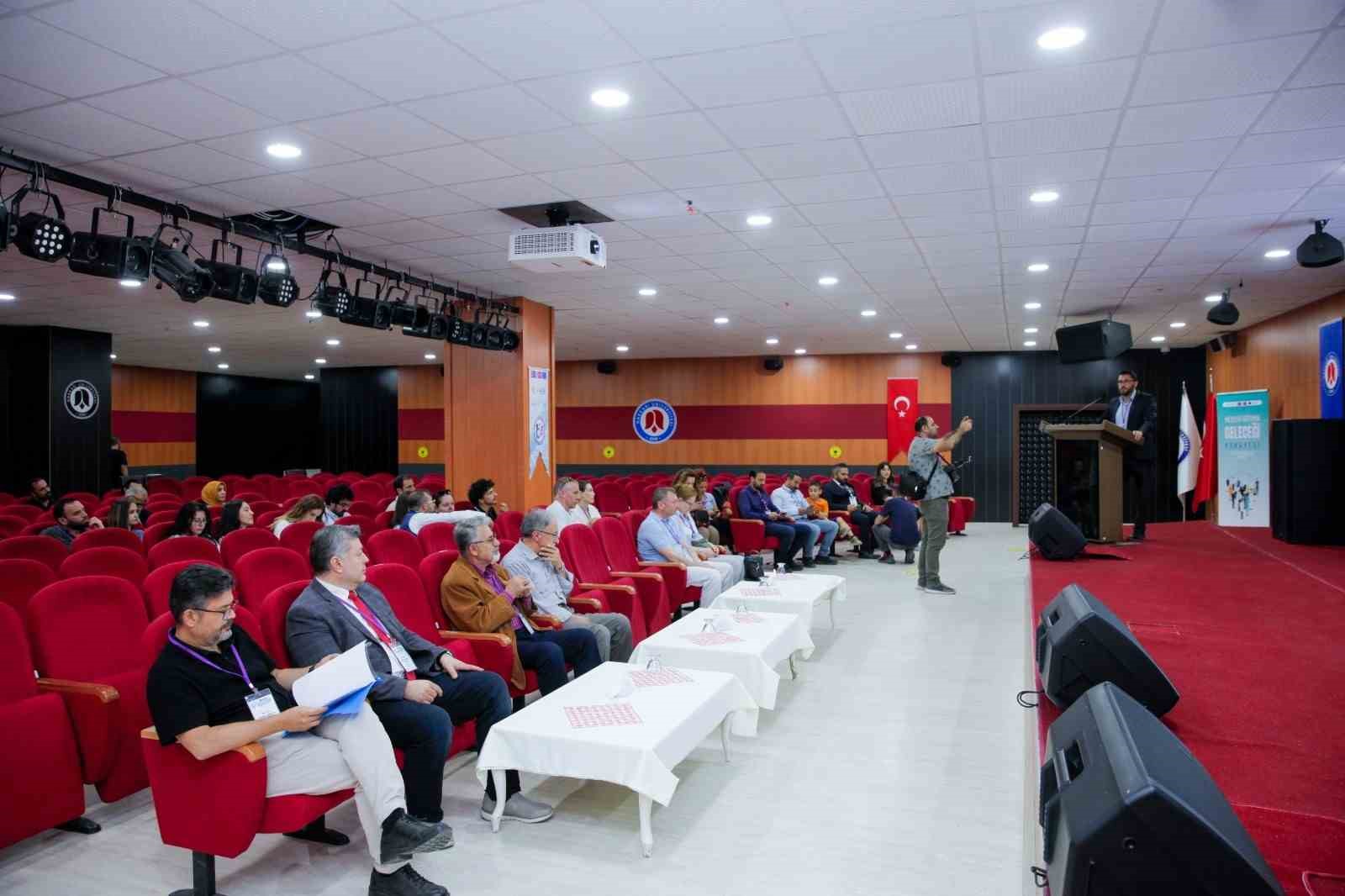 HAKKARİ ÜNİVERSİTESİ YÜRÜTÜCÜLÜĞÜNDE DEVAM EDEN ‘GELECEK SEÇİMLERİNE DESTEK’ PROJESİ BÜNYESİNDE