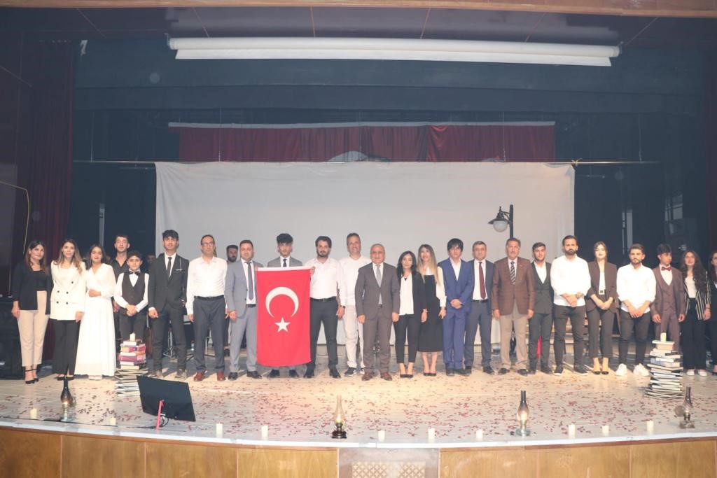 HAKKARİ SOSYAL BİLİMLER LİSESİ ÖĞRETMEN VE ÖĞRENCİLERİ TARAFINDAN DÜZENLENEN GECEDE