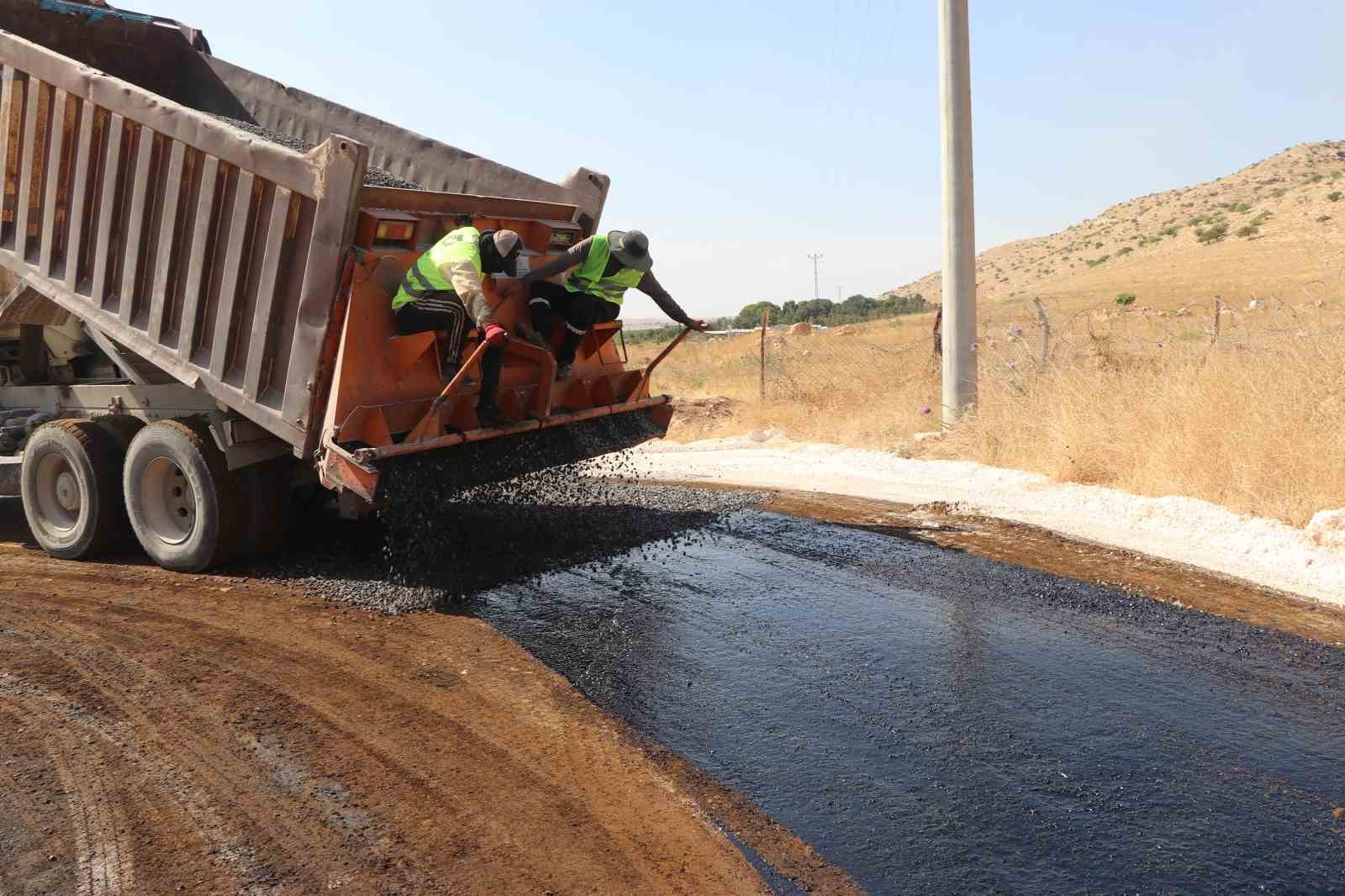 HALİLİYE KIRSALINDA YENİ YOLLAR HİZMETE SUNULUYOR