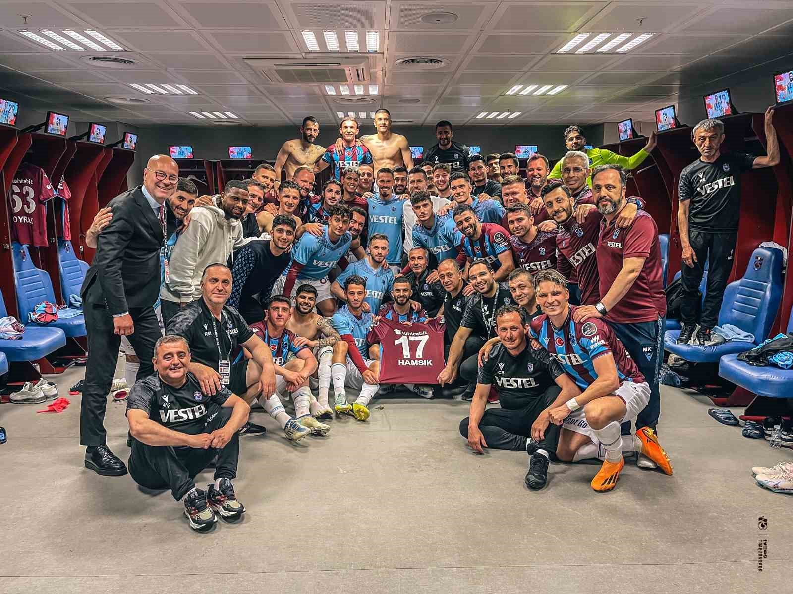 TRABZONSPOR’DA FUTBOL KARİYERİNİ NOKTALAMA KARARI ALAN MAREK HAMSIK'E DUYGUSAL VEDA.