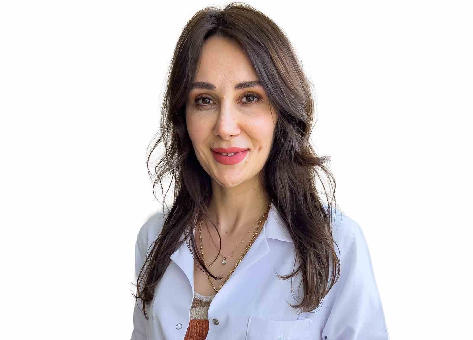 ALS HASTALIĞININ İLERLEYİCİ VE ÖLÜMCÜL BİR HASTALIK OLDUĞUNU BELİRTEN NÖROLOJİ