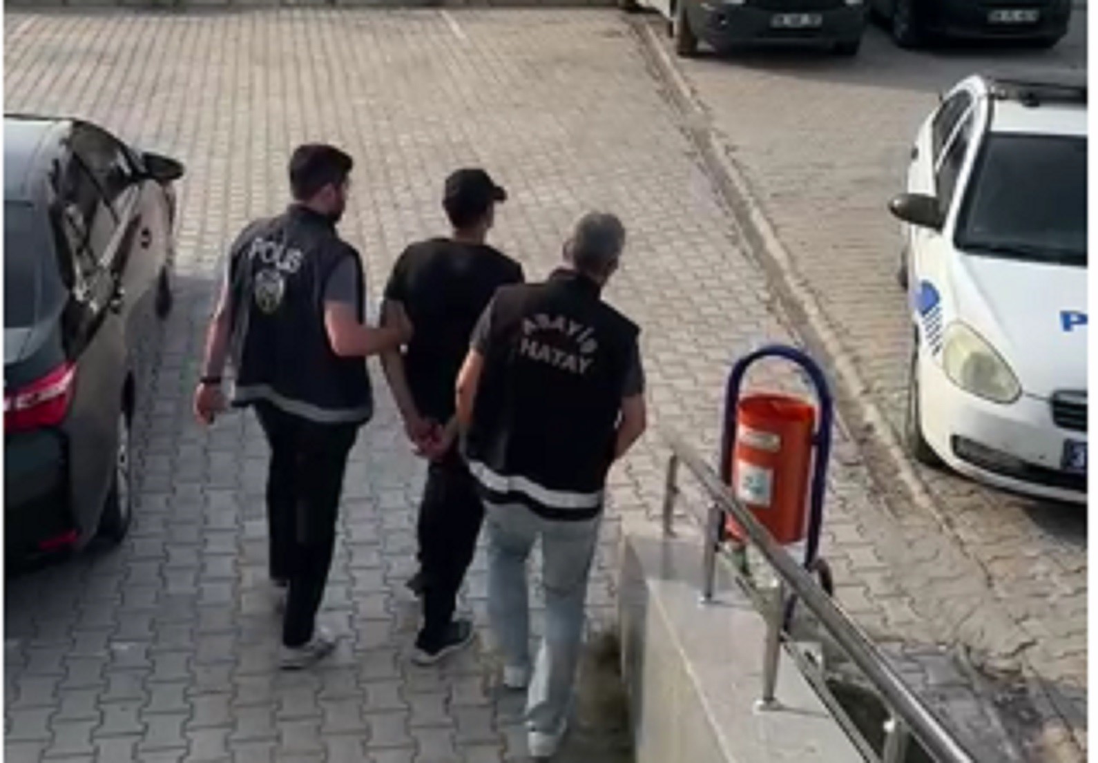 ARSUZ VE KIRIKHAN İLÇELERİNDE YAPILAN UYUŞTURUCU OPERASYONLARINDA GÖZALTINA 2 ŞÜPHELİDEN