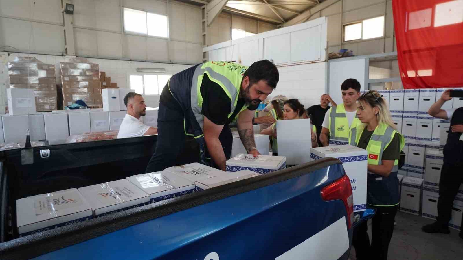 HATAY BÜYÜKŞEHİR BELEDİYESİ, 6 ŞUBAT DEPREMİNİN ARDINDAN HATAYLI VATANDAŞLARIN YARALARINI
