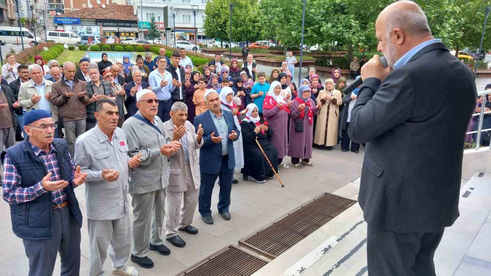 SAMSUN’UN HAVZA İLÇESİNDEN HACCA GİDECEK OLAN HACI ADAYLARI DUALAR İLE